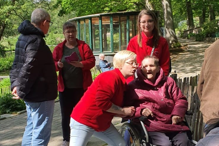 Schweriner Demenz WG besucht den Zoo