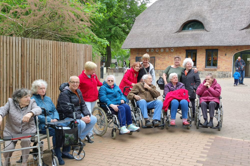 Schweriner Demenz WG besucht den Zoo