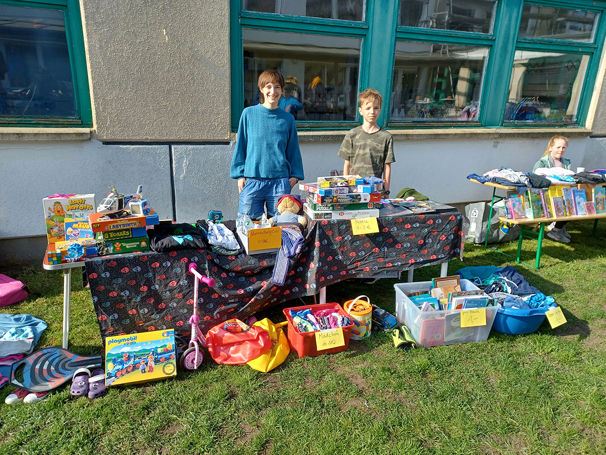 Flohmarkt unterm Regenbogen