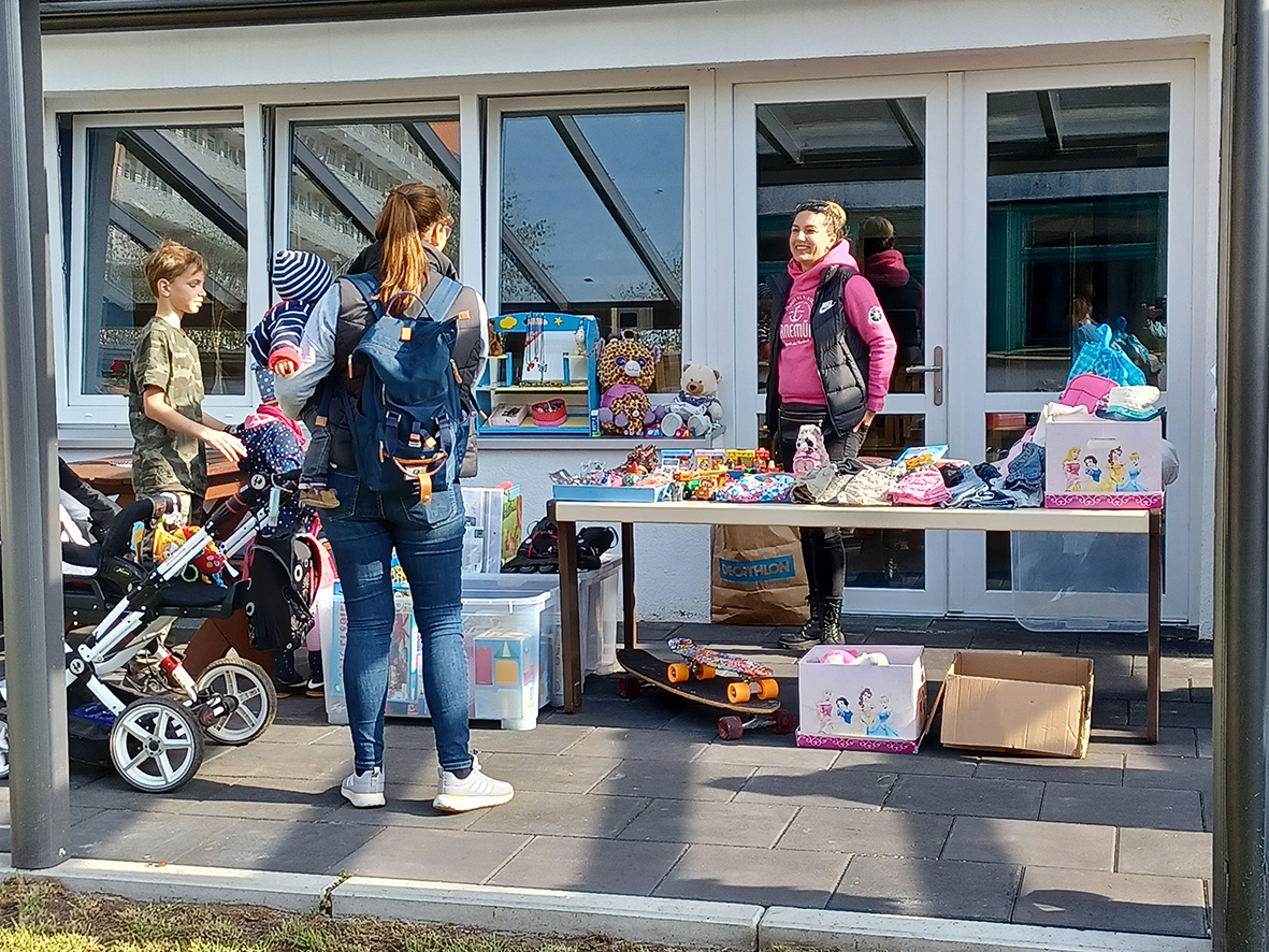Flohmarkt unterm Regenbogen